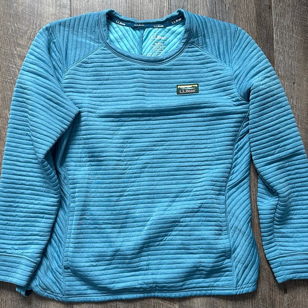 L.L. Bean Women's Crewneck Blue Top with pockets
